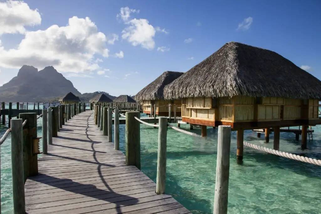 Which Airlines Fly to Bora Bora?